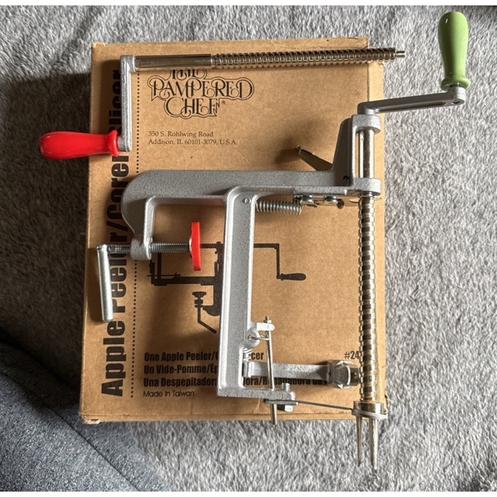 The‎ Pampered Chef Apple Peeler Corer/Slicer Complete #2430 NEW 2 Cut Size Rods